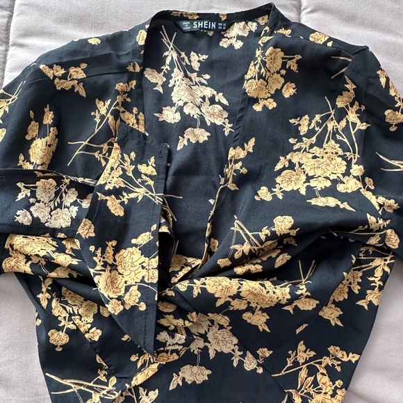 Long Sleeve Floral Tie Crop - Picture 2 of 3